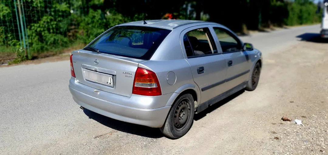 Opel Astra G 2.0dti - buco automobili