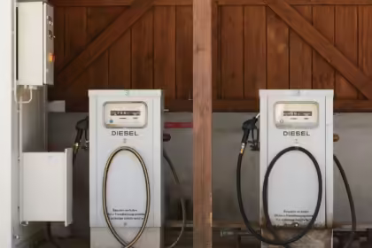 gas station 775896 1280