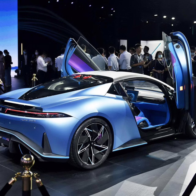 ubojica ferrarija stigao u europu kinezi ruse monopol talijanskih proizvodaca hiperautomobila