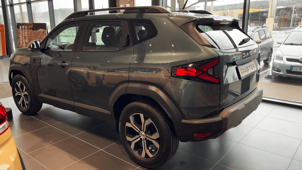 Dacia Duster 2025 Interior and Exterior Walkaround 2 17 screenshot