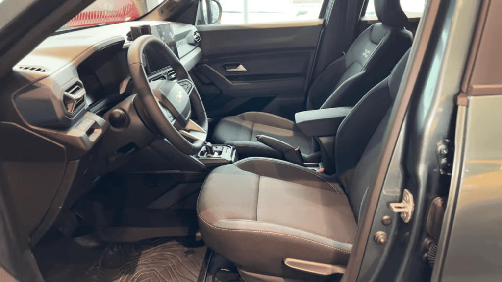 Dacia Duster 2025 Interior and Exterior Walkaround 3 45 screenshot