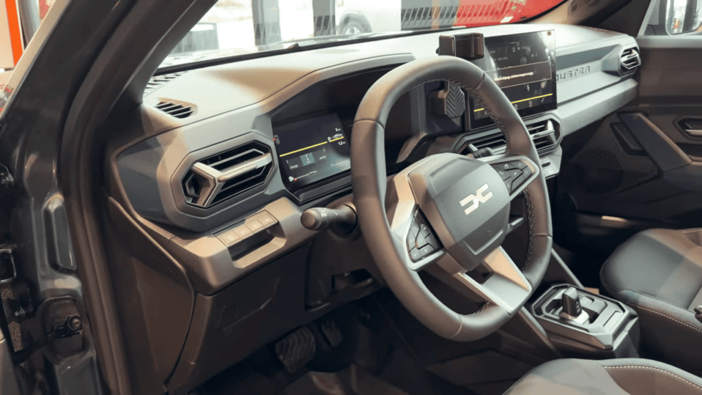 Dacia Duster 2025 Interior and Exterior Walkaround 3 7 screenshot