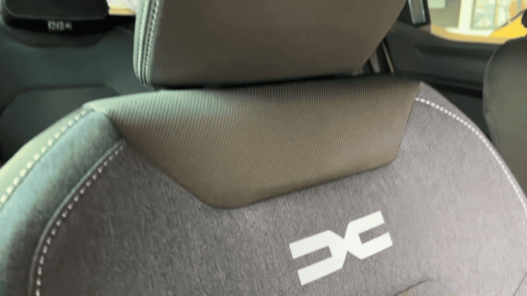 Dacia Duster 2025 Interior and Exterior Walkaround 8 59 screenshot