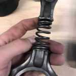 klipnjača sa retard oprugom - VRD (Variable Rod Length)