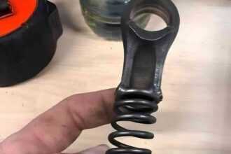 klipnjača sa retard oprugom - VRD (Variable Rod Length)