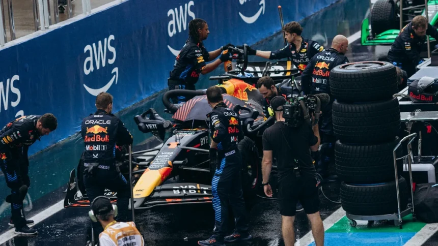 static photos 1765648627