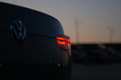 static photos 1765712396