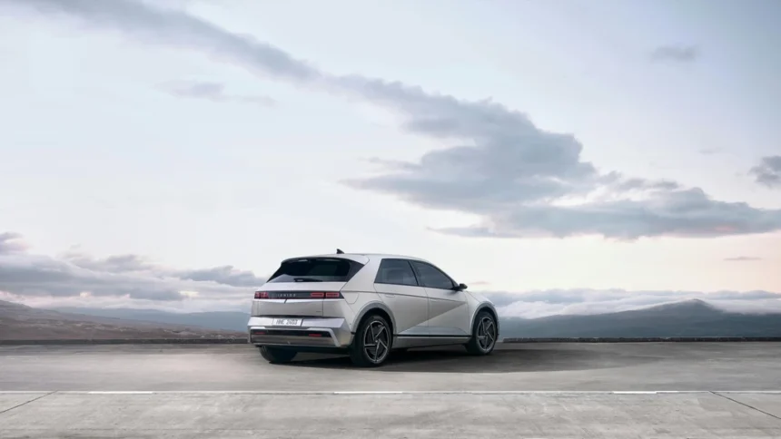 static photos 1765996226